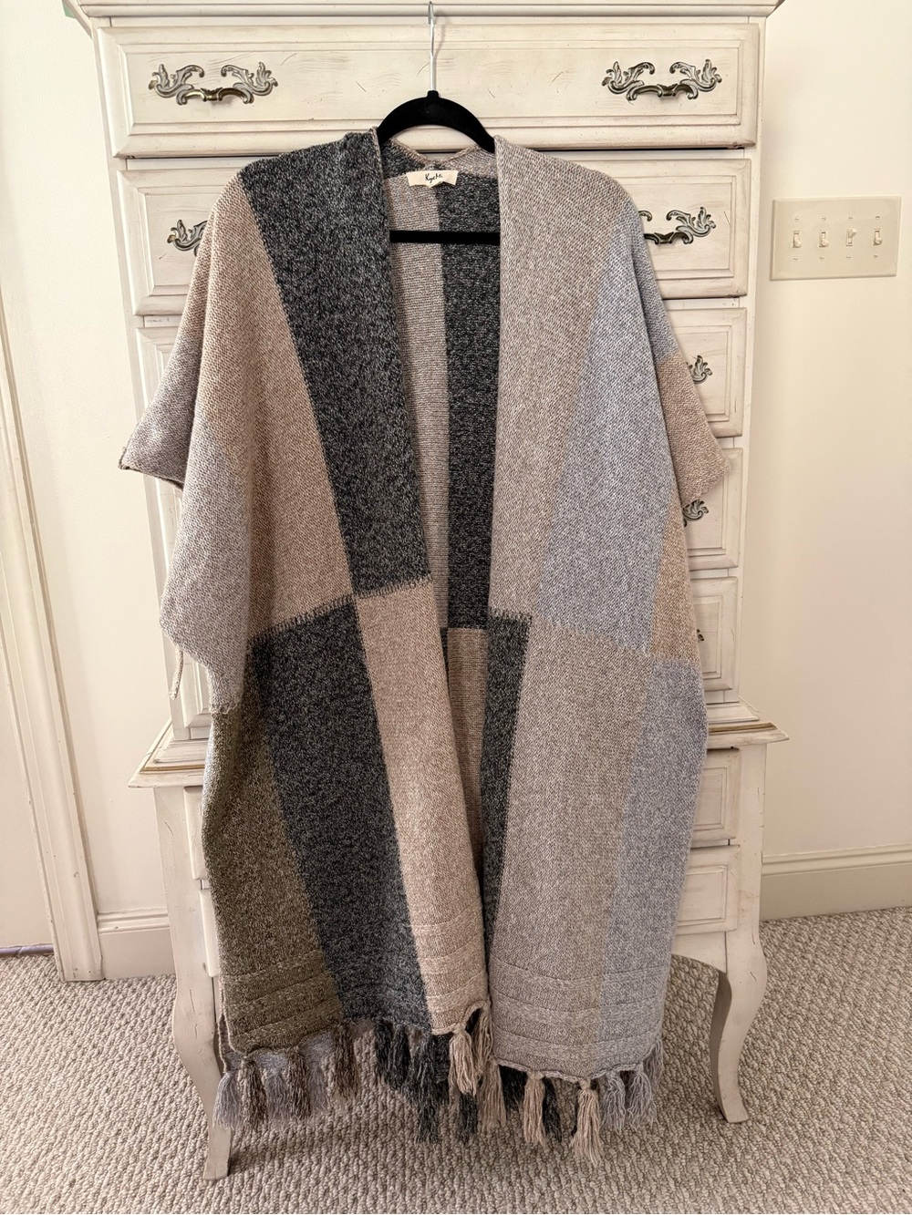 Kye & Mi Cozy Colorblock Fringe Shawl Sweater - Gray & Taupe